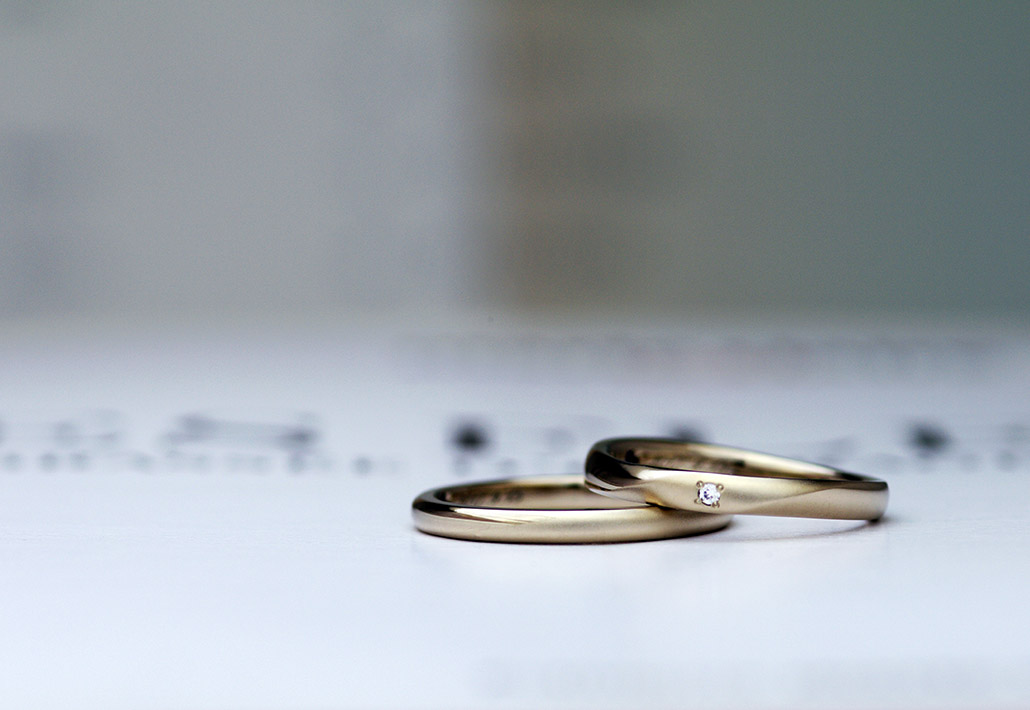 つや消し仕上げの結婚指輪（マリッジリング）