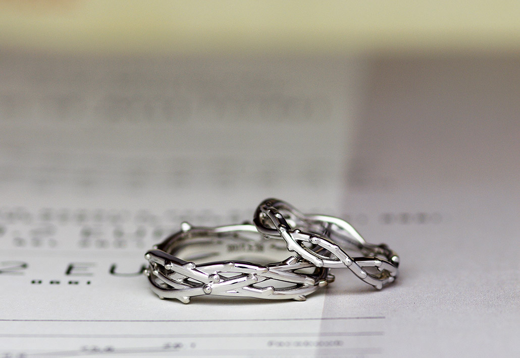 シルバーアクセサリーのようなカジュアルでカッコイイ、プラチナ製のオーダーメイドの結婚指輪