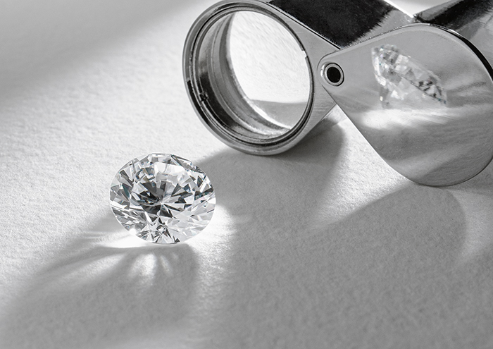 フローレスダイヤモンドと検品用ルーペ