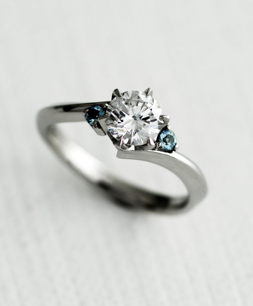ダイヤモンドを使って作った婚約指輪