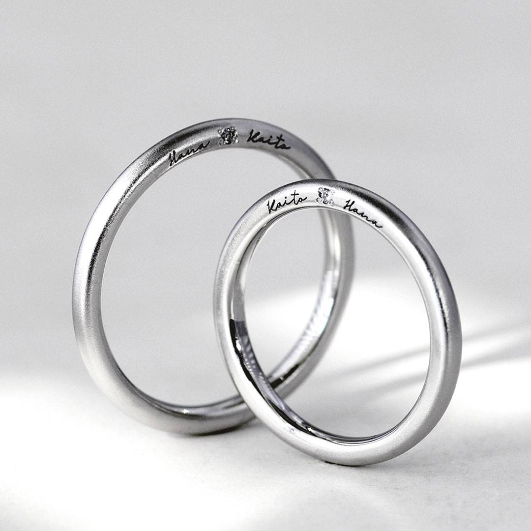 シンプルな結婚指輪（マリッジリング）