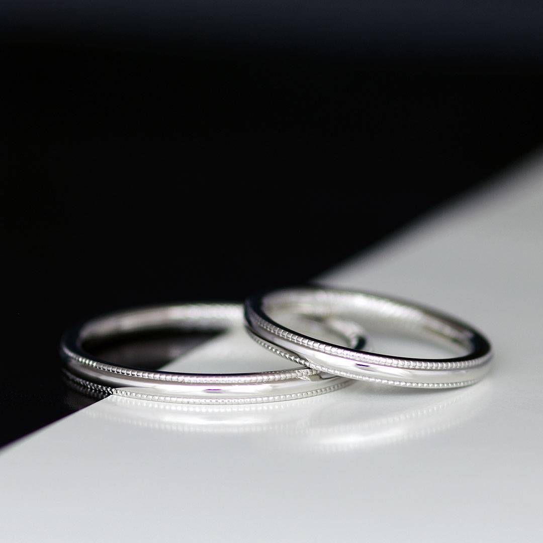 ミル打ちの綺麗なプラチナの結婚指輪（マリッジリング）