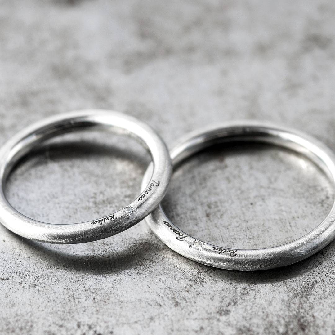シンプルな結婚指輪（マリッジリング）