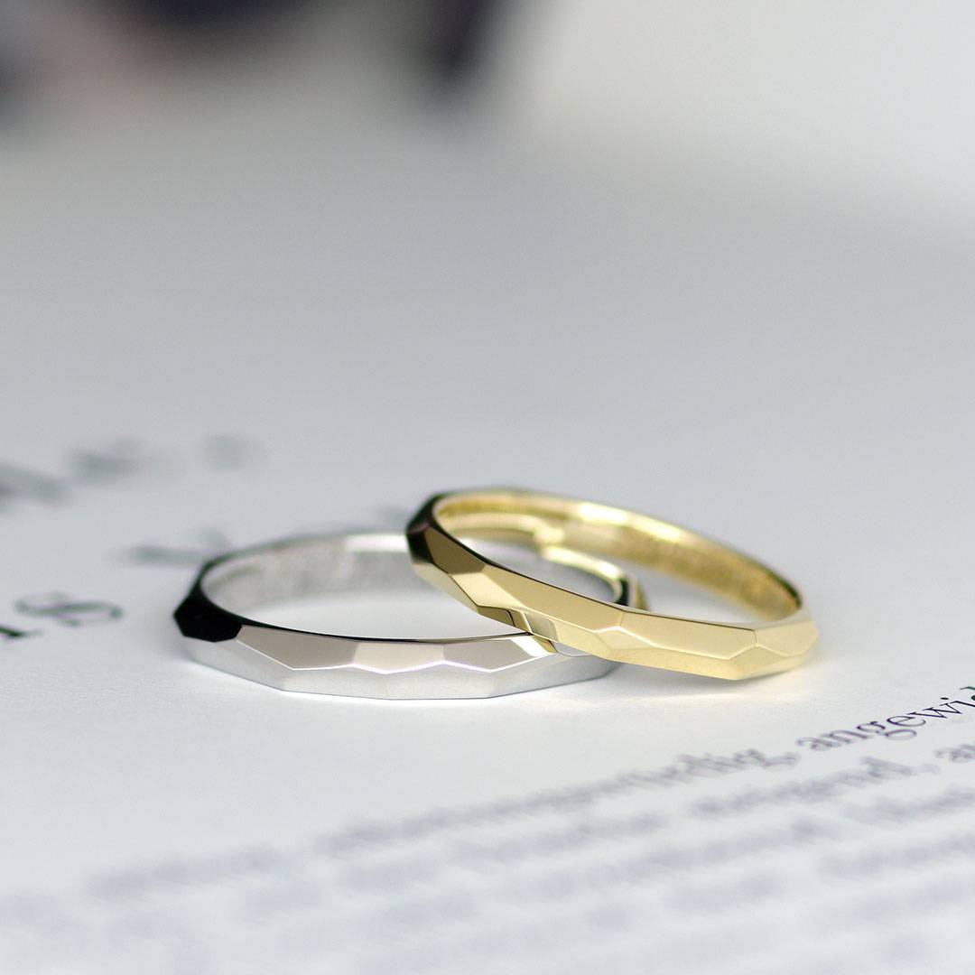 シンプルだけど個性的な結婚指輪（マリッジリング）