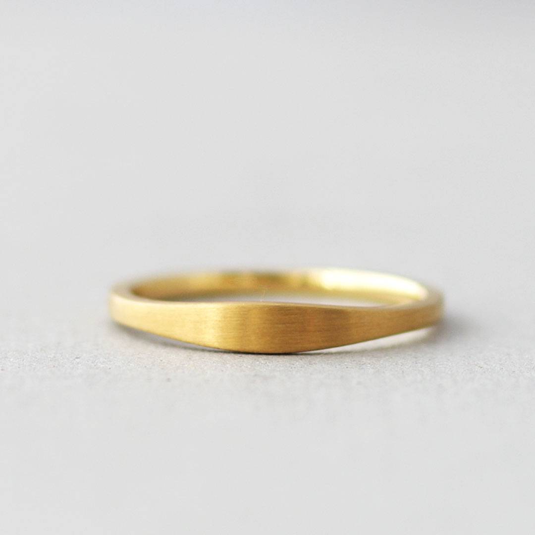 シンプルだけど個性的な結婚指輪（マリッジリング）