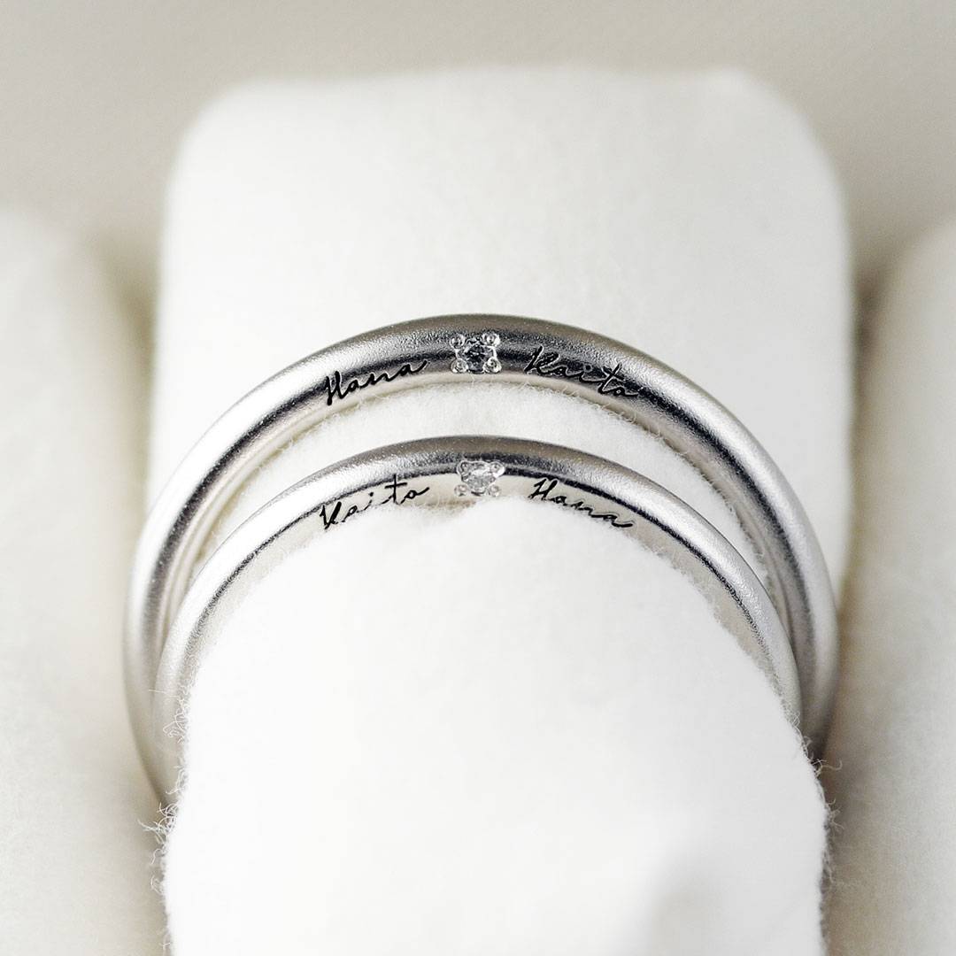 シンプルな結婚指輪（マリッジリング）