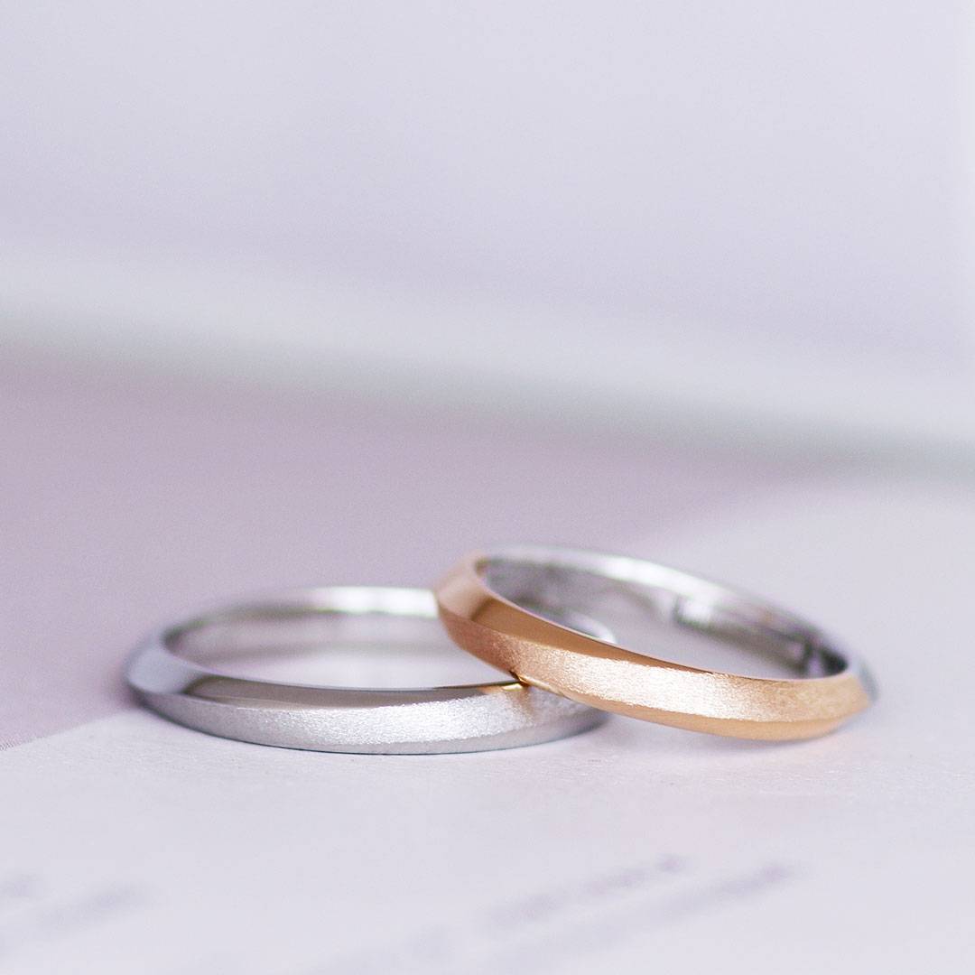 プラチナとピンクゴールドのコンビネーションマリッジリング（結婚指輪）