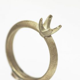 鋳造したばかりの婚約指輪