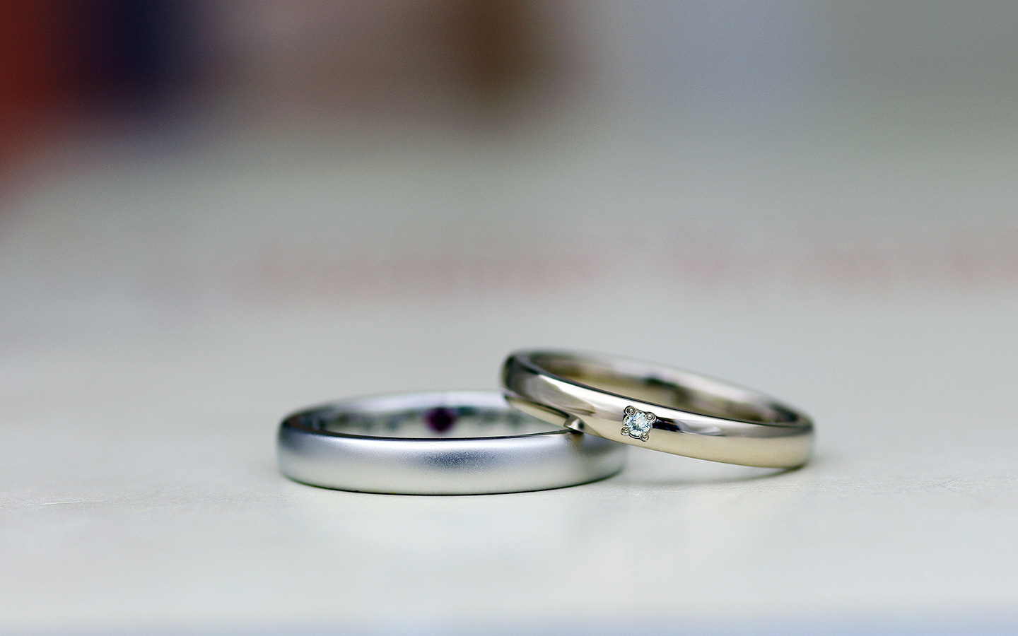 プラチナとゴールドの甲丸デザインの結婚指輪