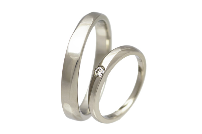 ツインダイヤモンドがセットされた手作り結婚指輪
