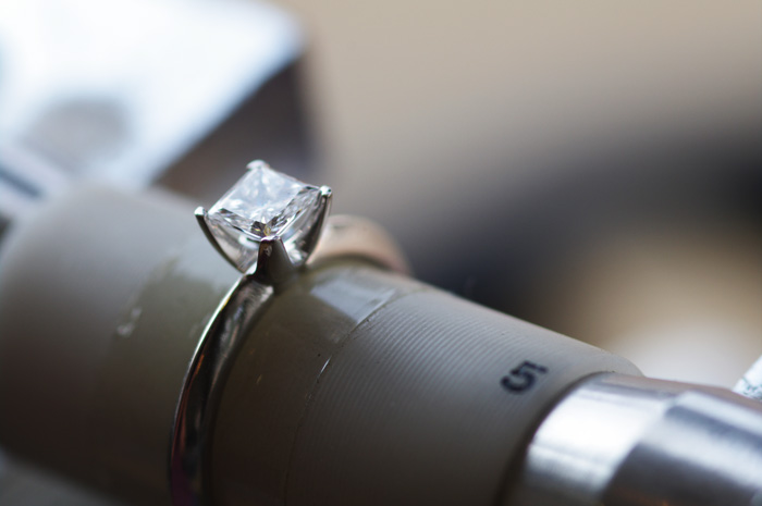 婚約指輪にセットされたダイヤモンド