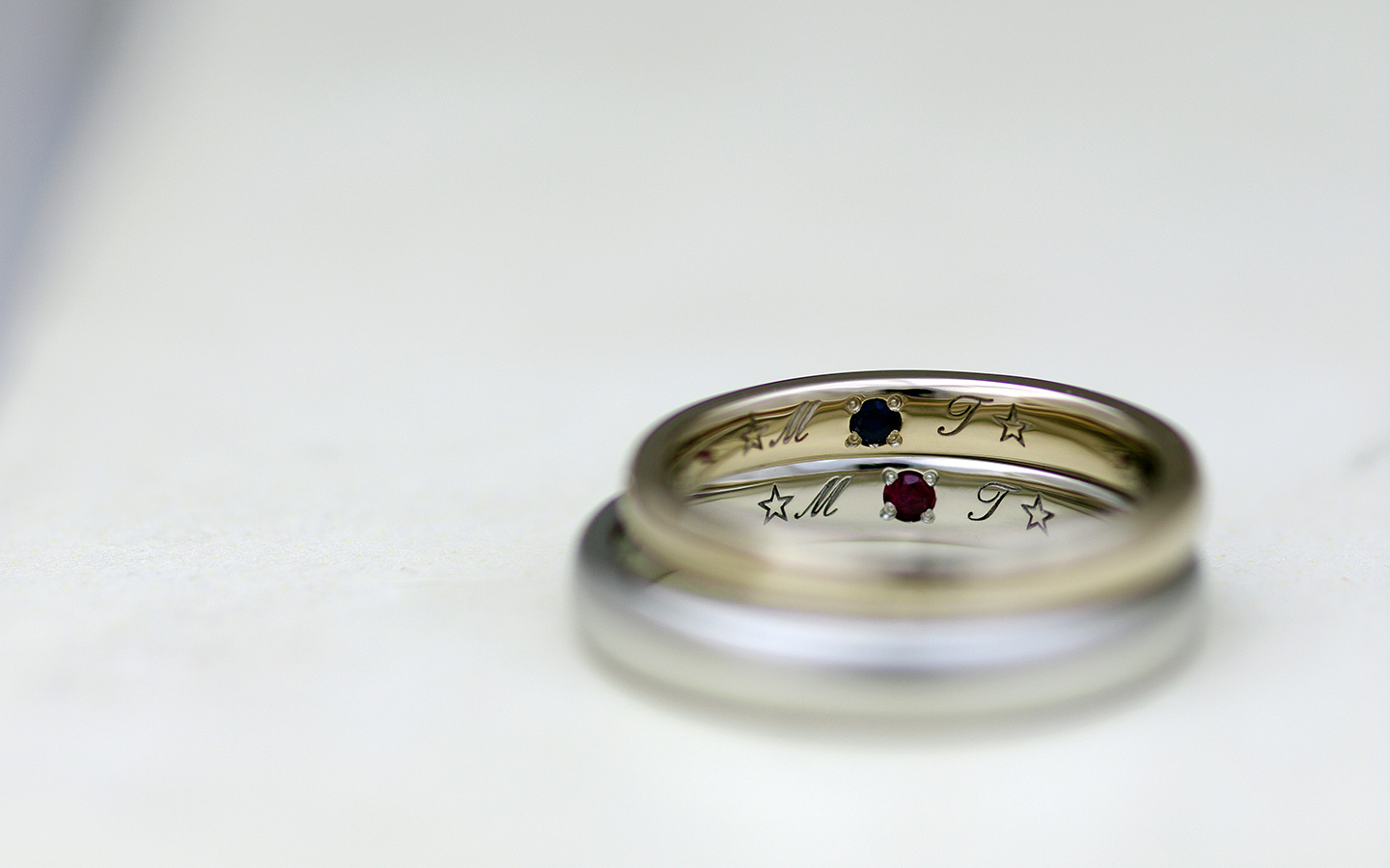 結婚指輪の内側に星のイラストをレーザー刻印