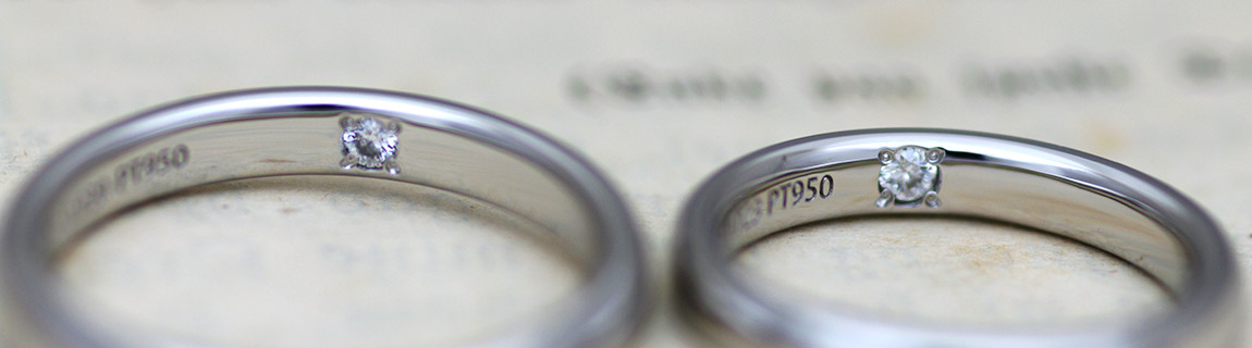 指輪の中にツインダイヤが入った結婚指輪