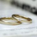 18金のブラウンゴールド素材の結婚指輪