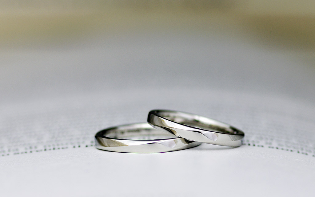 ひねりの結婚指輪
