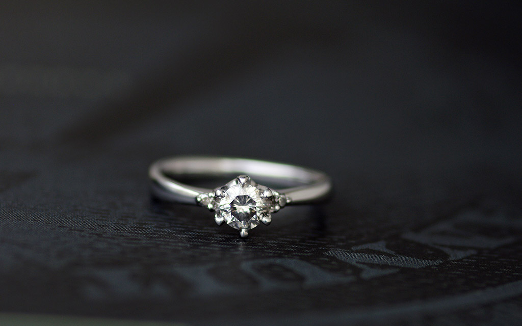 新潟の結婚指輪・婚約指輪のオーダーメイドジュエリー工房アトリエクラムで作られた持ち込み宝石リメイクの婚約指輪