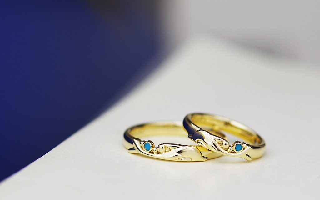 イルカのデザインの結婚指輪
