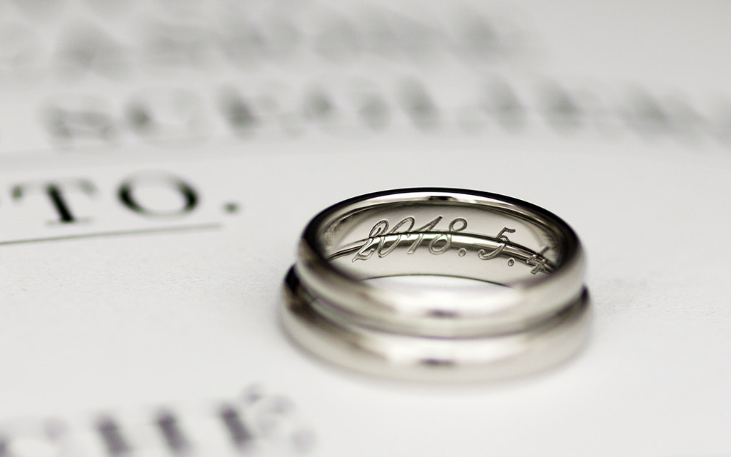 結婚指輪（マリッジリング）を2つ合わせると浮かび上がる入籍記念日の刻印