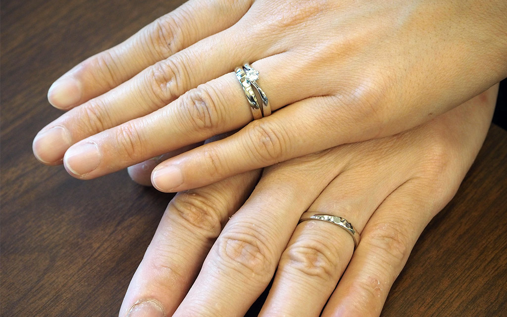 結婚指輪と婚約指輪のセットリング