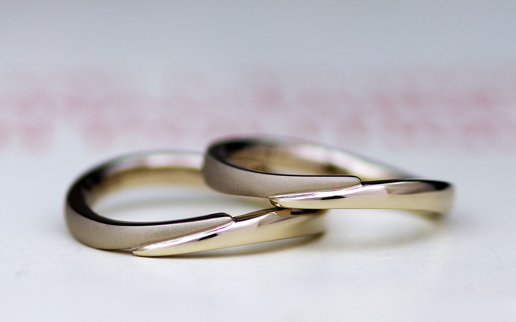 ブラウンゴールド製の結婚指輪（マリッジリング）