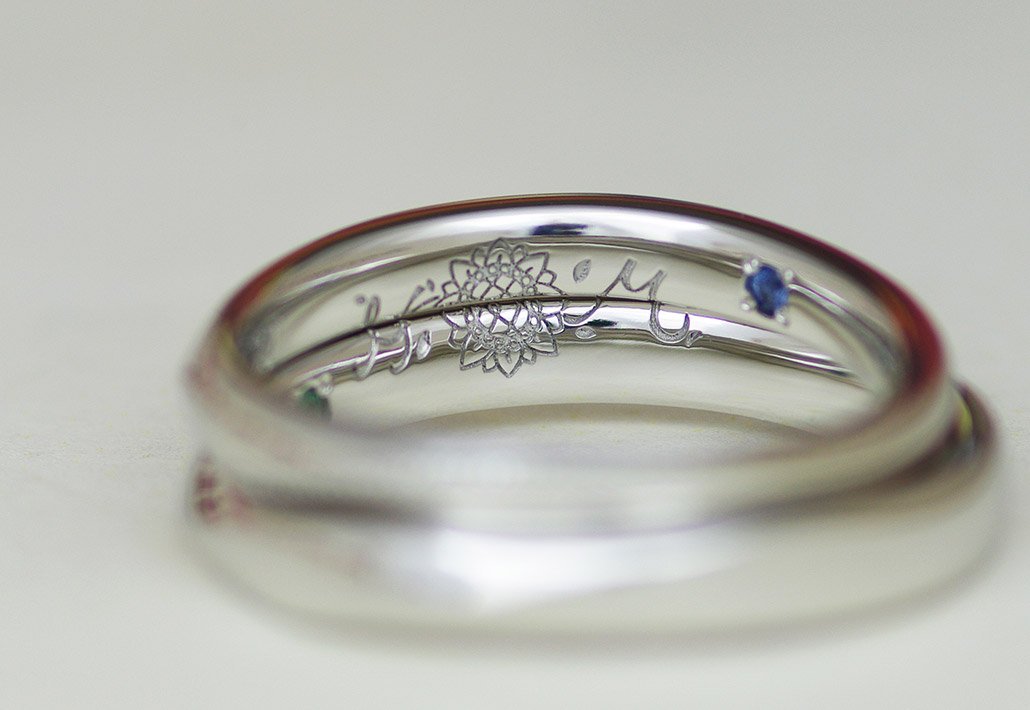 ひまわりが刻印された結婚指輪