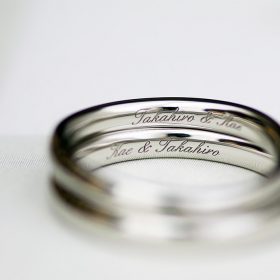 オーダーメイドジュエリー工房アトリエクラム新潟店で作ったプラチナの結婚指輪の文字刻印