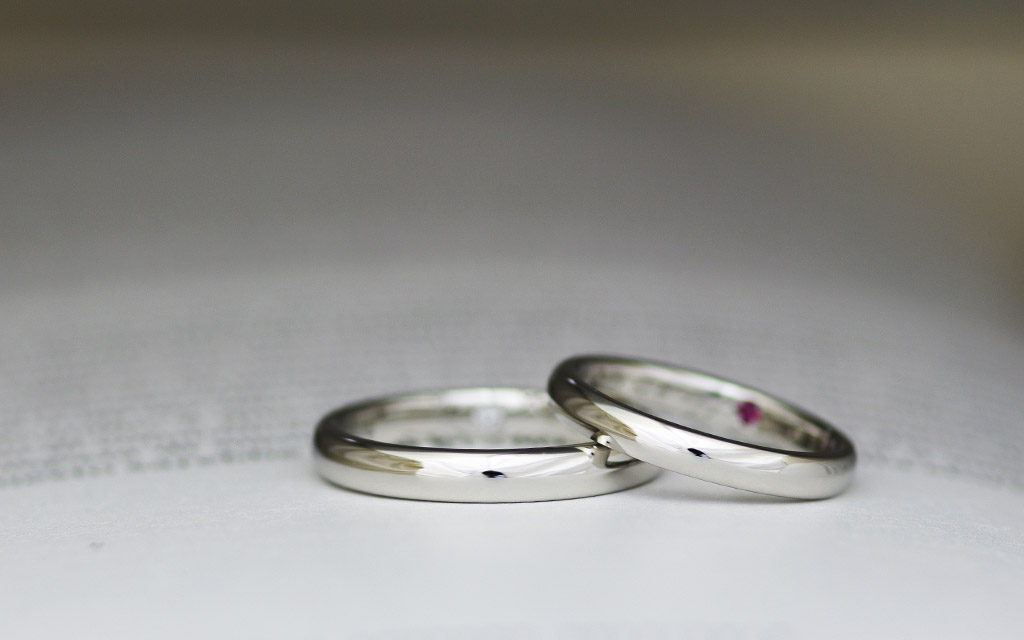 ジュエリー工房アトリエクラムで仕立てた高品質で変色しづらいプラチナ950の結婚指輪（マリッジリング）
