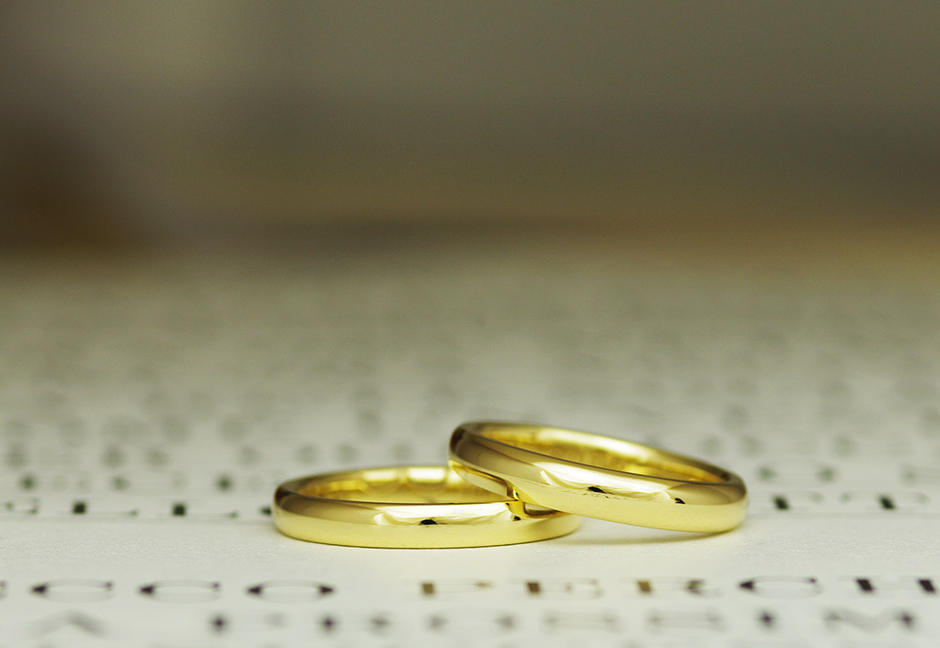 イエローゴールドのシンプルな甲丸ストレートの結婚指輪（マリッジリング）