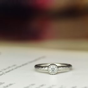 プラチナ950でオーダーメイドしたアンティークなデザインの婚約指輪（エンゲージリング）
