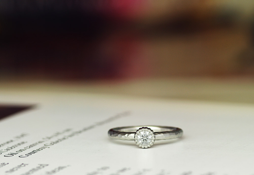 プラチナ950でオーダーメイドしたアンティークなデザインの婚約指輪（エンゲージリング）