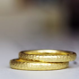 18金のイエローゴールドで作った結婚指輪（マリッジリング）