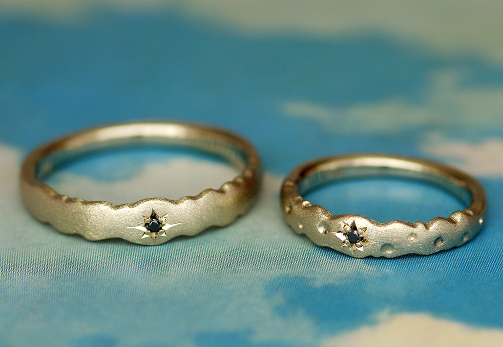 ブラウンゴールド製の個性的なデザインの結婚指輪
