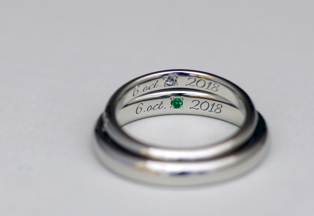 日付の刻印とシークレットストーンを入れた結婚指輪（マリッジリング）の内側