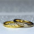 普段使いだからこそ個性的なデザインで差をつけるゴールドの結婚指輪