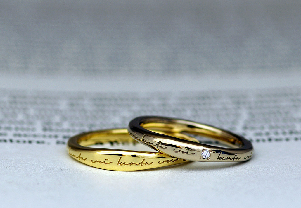 カジュアルな雰囲気が人気のイエローゴールドとブラウンゴールドのお洒落な結婚指輪（マリッジリング）