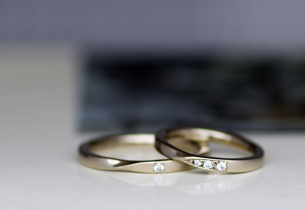 アトリエクラム新潟店で手作りされた人気の高いブラウンゴールドの素材を使用した結婚指輪（マリッジリング・ブライダルバンド）