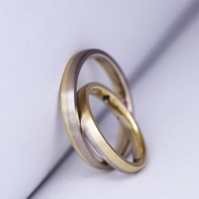 新潟市のジュエリーショップ『アトリエクラム新潟店』で手作りで作られたイエローゴールドとブラウンゴールドのコンビデザイン結婚指輪（マリッジリング）