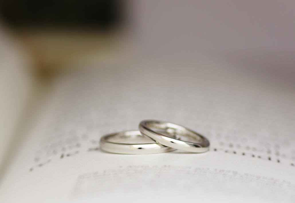 プラチナ950製の甲丸ストレート結婚指輪（マリッジリング）