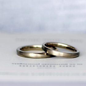 ヘアライン仕上げの結婚指輪