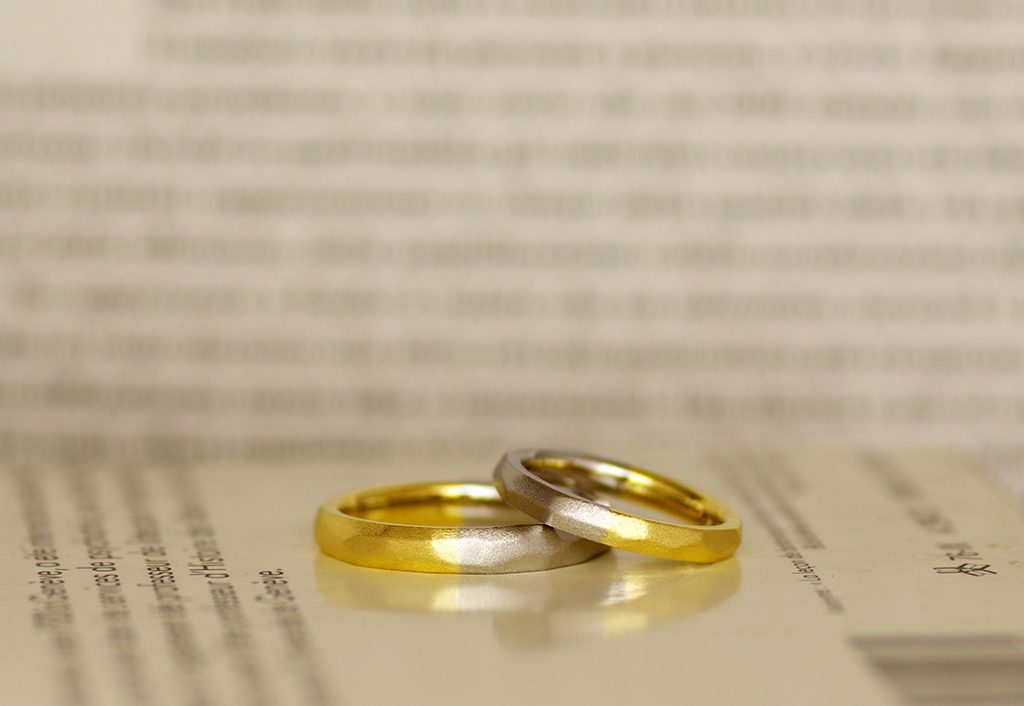 プラチナとイエローゴールドのコンビの結婚指輪