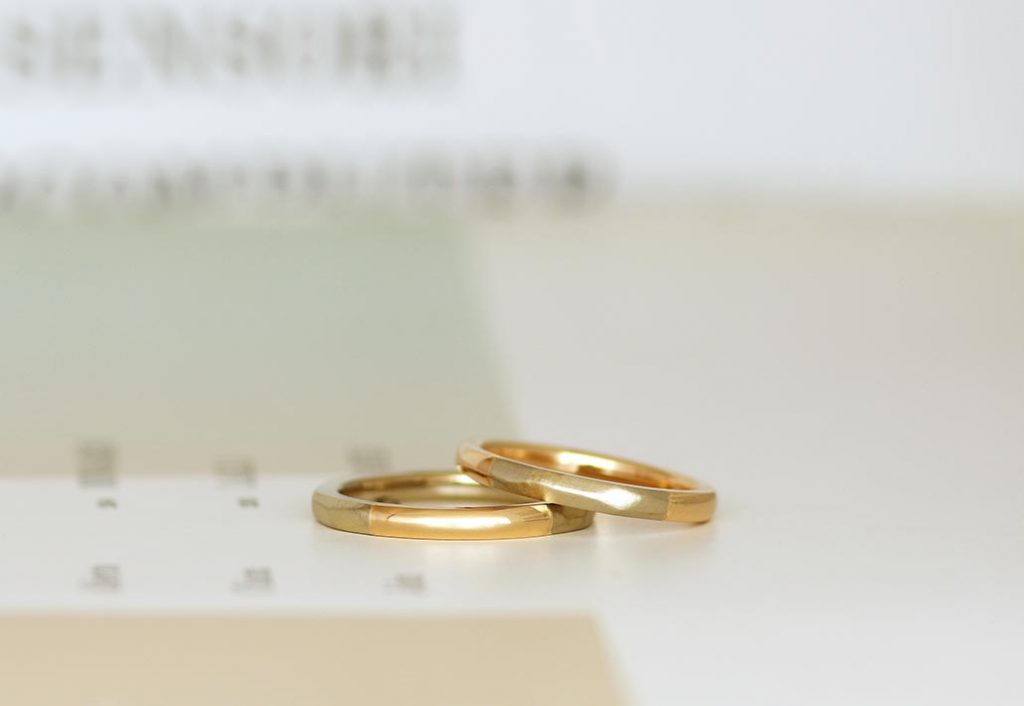 １８金ゴールドコンビの結婚指輪