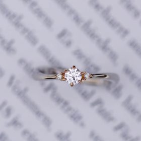 プラチナとピンクゴールドの婚約指輪（エンゲージリング）