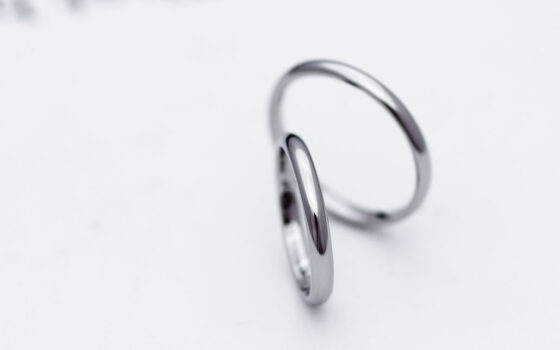 サージカルステンレスで作るシンプルな結婚指輪（マリッジリング）
