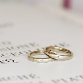 プラチナとブラウンゴールドのコンビデザインマリッジリング（結婚指輪）