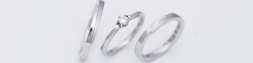 プラチナ素材の結婚指輪（マリッジリング）と婚約指輪（エンゲージリング）のセットリング