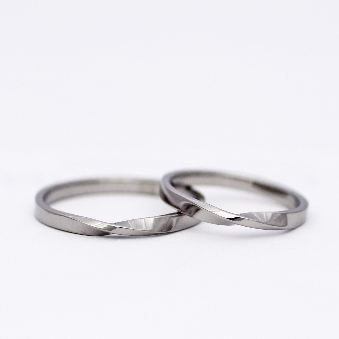 鍛造で作れるメビウスデザインの結婚指輪（マリッジリング）