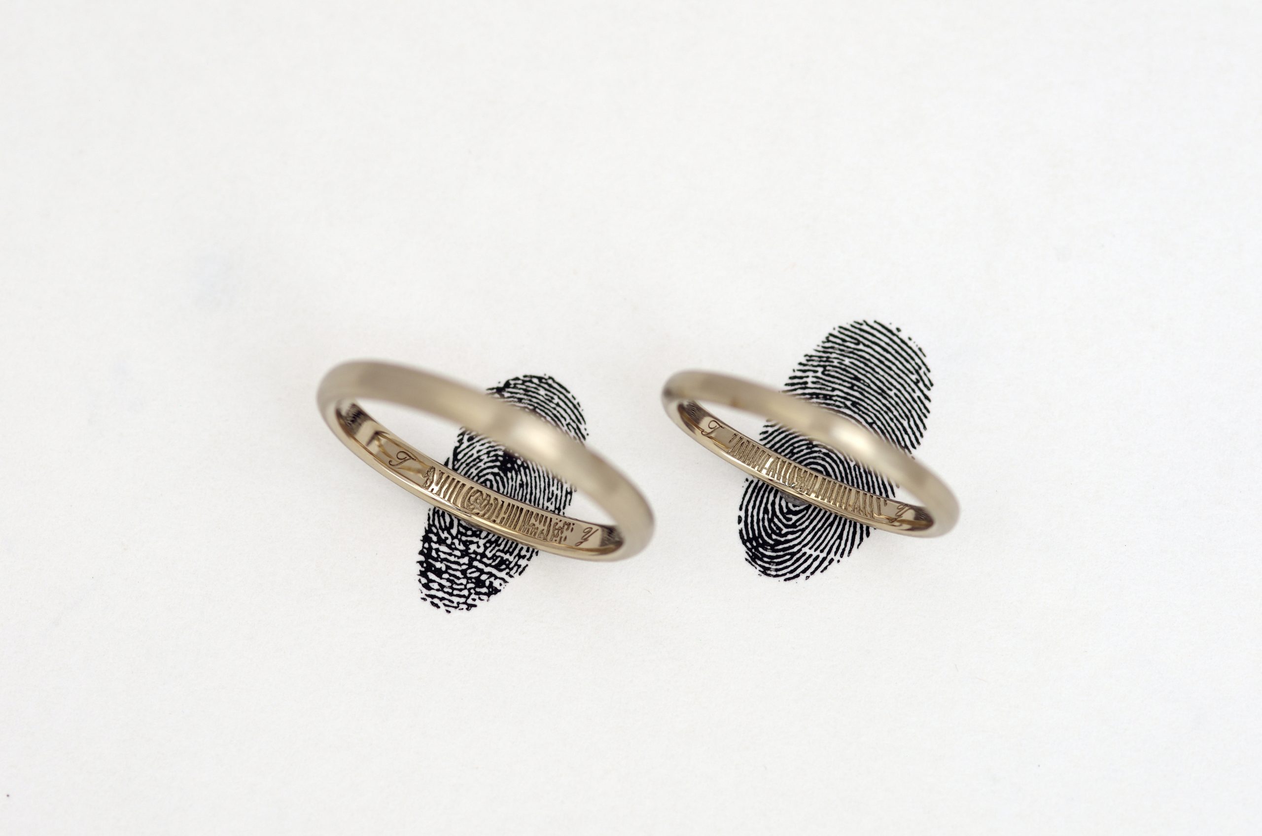 結婚指輪への指紋彫刻