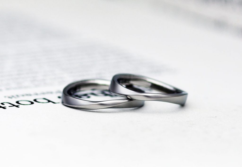 サージカルステンレスの結婚指輪
