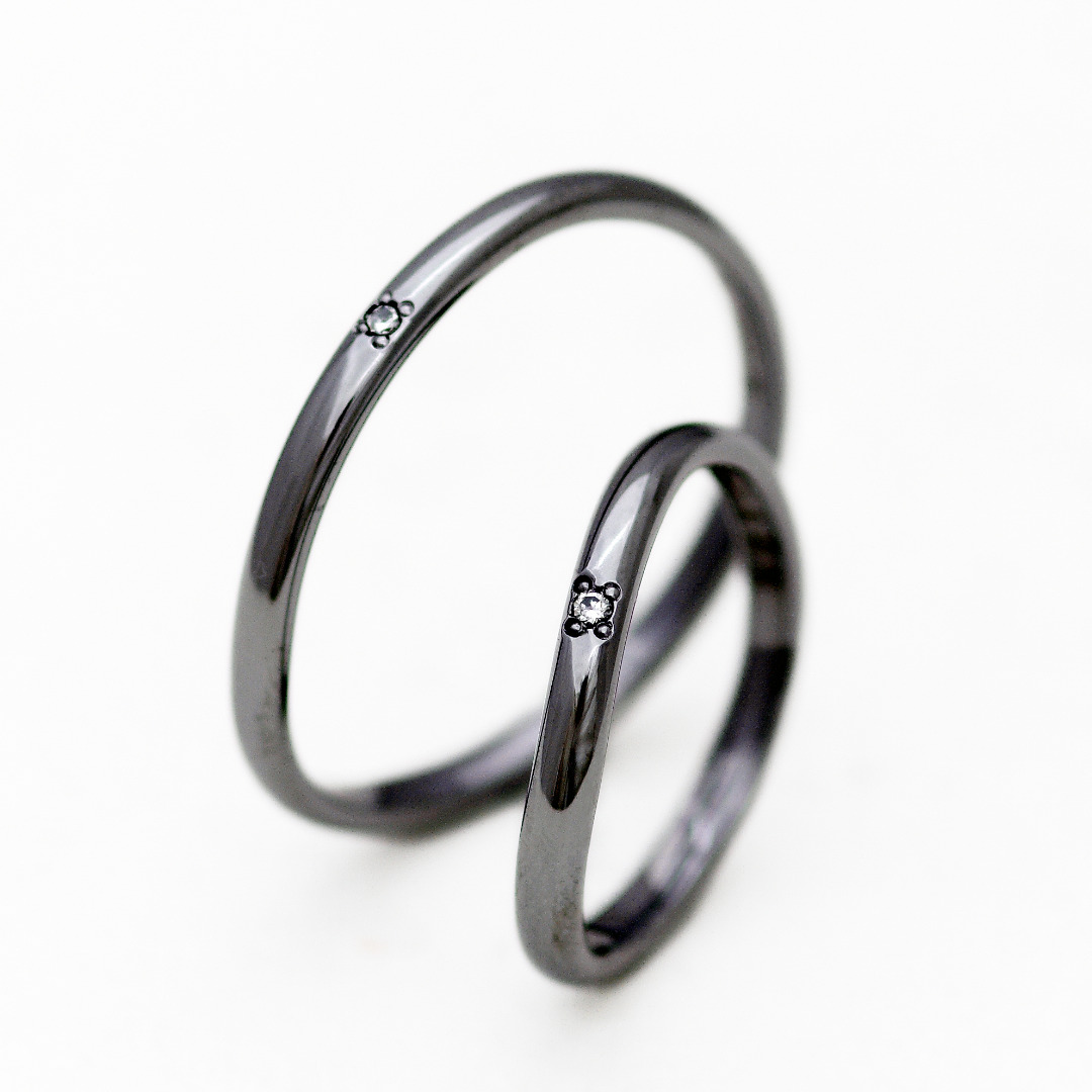 タンタルの結婚指輪 参考価格：¥244,200（2本）