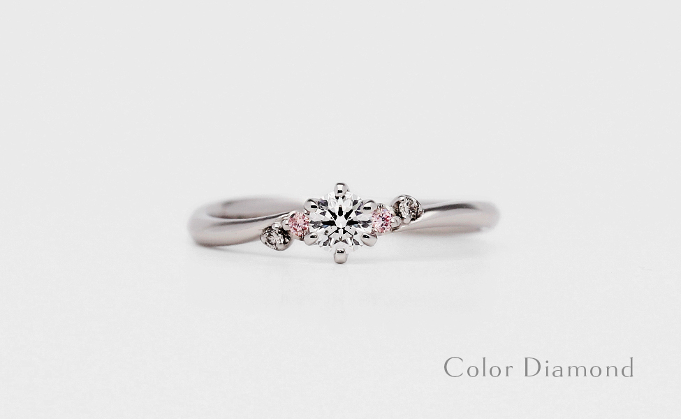 ピンクダイヤモンドをセットした婚約指輪